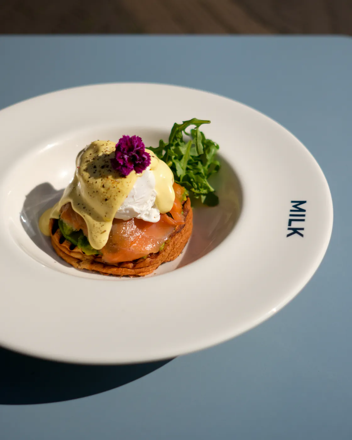 Eggs Benedict met gepocheerd ei en hollandaise bij MILK in Venlo Eggs Benedict met gepocheerd ei en hollandaise bij MILK in Venlo
